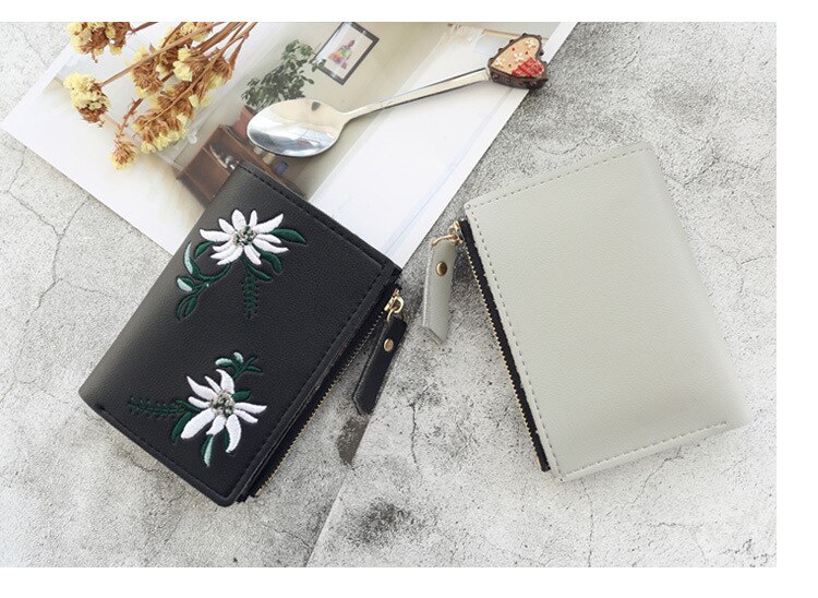 Women's  Flower Embroidery Short Wallet